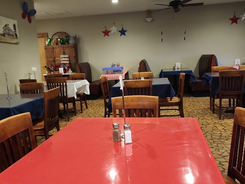 Dolly's Farmhouse Restaurant interior